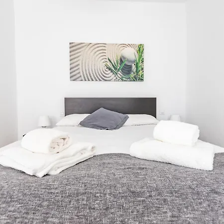 Homeabout Cervantes Apartment *